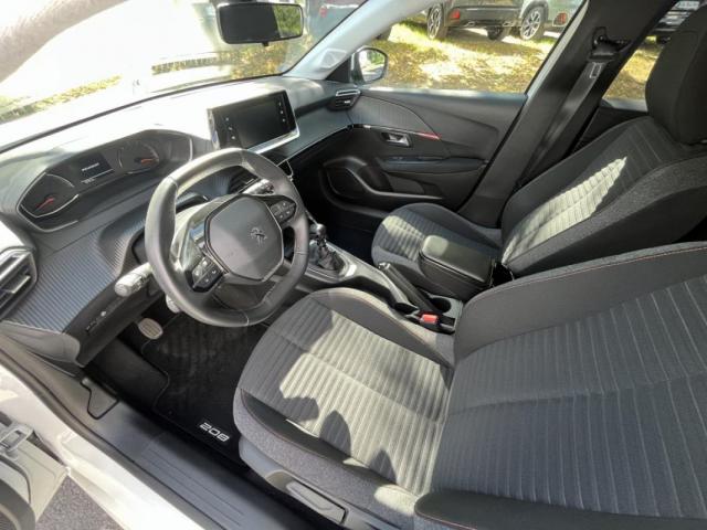 Peugeot 208 image 6