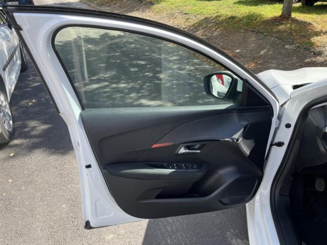 Peugeot 208 image 3