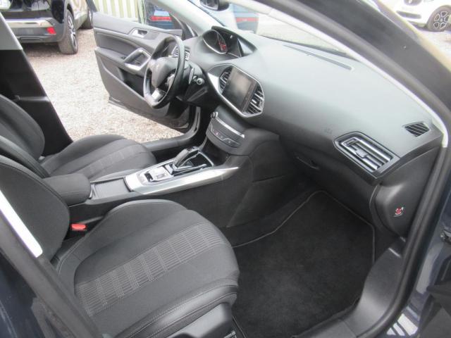 Peugeot 308 image 2