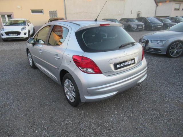 Peugeot 207 image 9