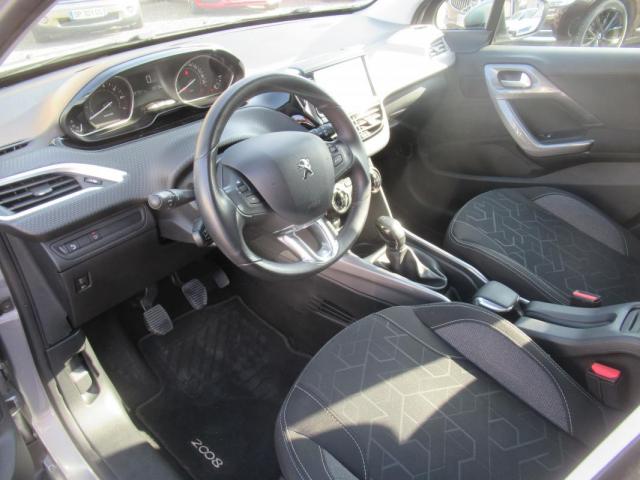 Peugeot 2008 image 2