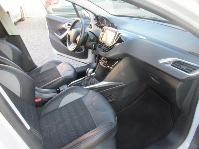 Peugeot 2008 image 6