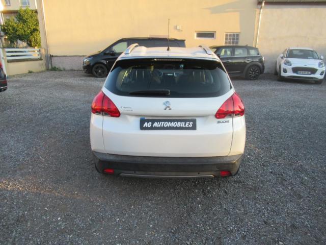 Peugeot 2008 image 2