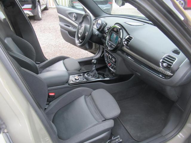 Mini Clubman image 3