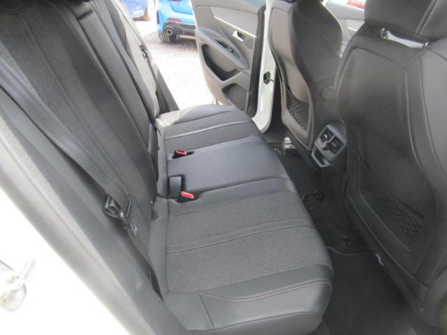 Peugeot 3008 image 2