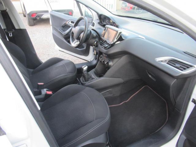 Peugeot 208 image 5