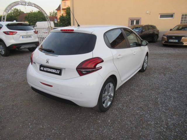 Peugeot 208 image 1