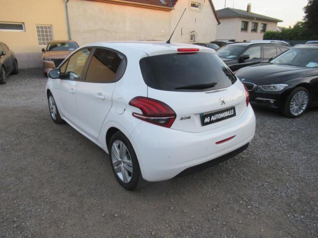 Peugeot 208 image 8