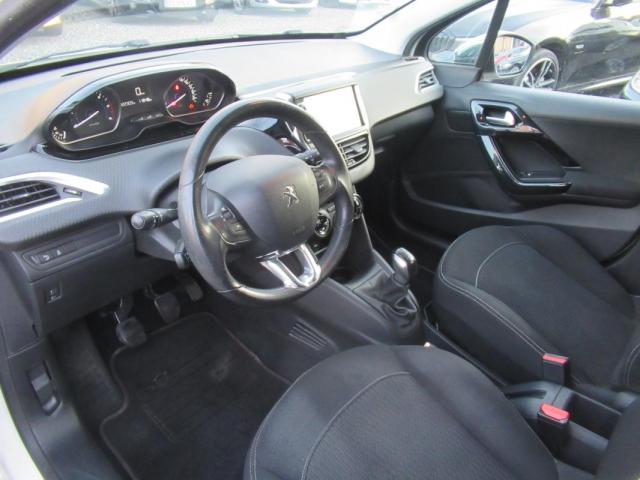 Peugeot 208 image 6