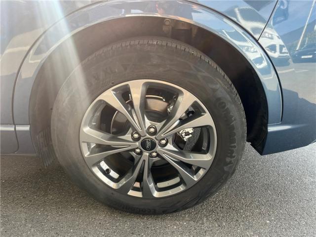 Ford Kuga image 8