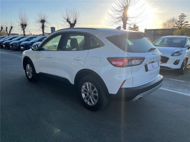 Ford Kuga image 9