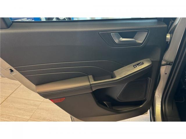 Ford Kuga image 4
