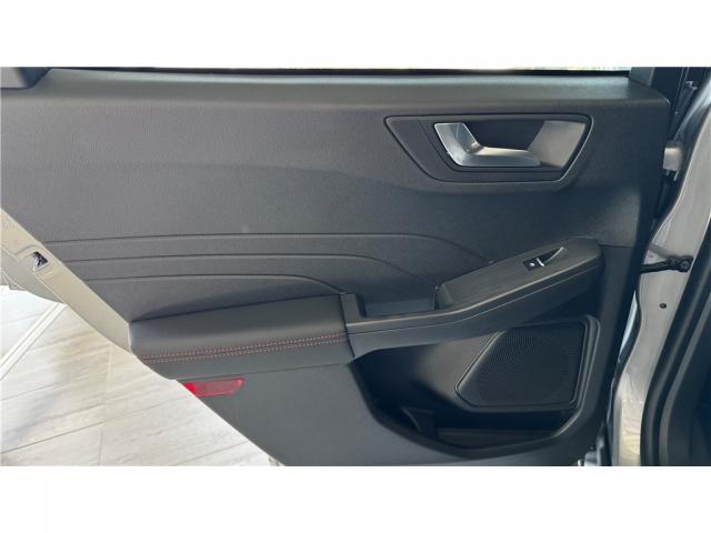 Ford Kuga image 8