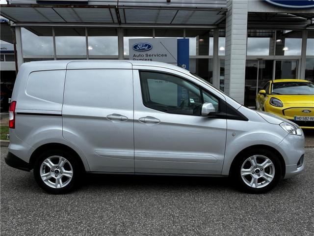 Ford Transit Courier image 8