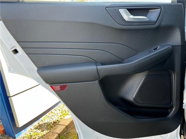 Ford Kuga image 8