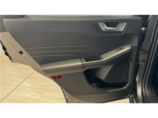 Ford Kuga image 2