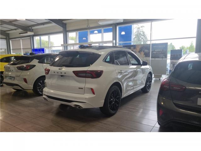 Ford Kuga image 2