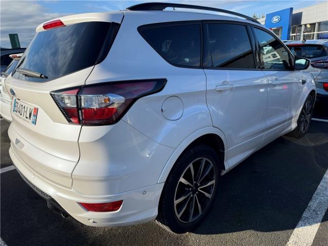 Ford Kuga image 6