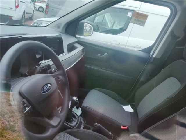 Ford Transit Courier image 2