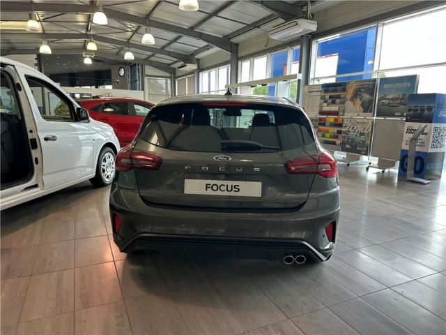 Ford Focus image 2