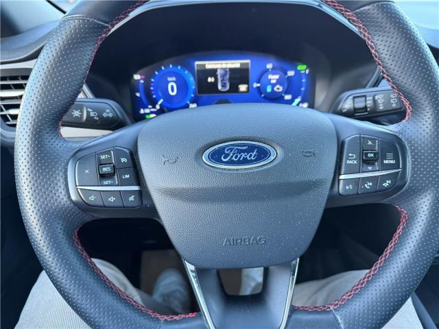 Ford Kuga image 2