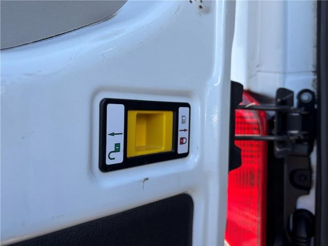 Ford Transit image 8