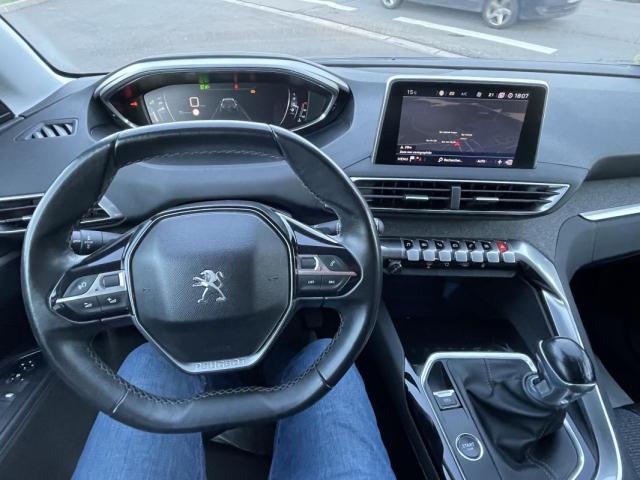 Peugeot 5008 image 1