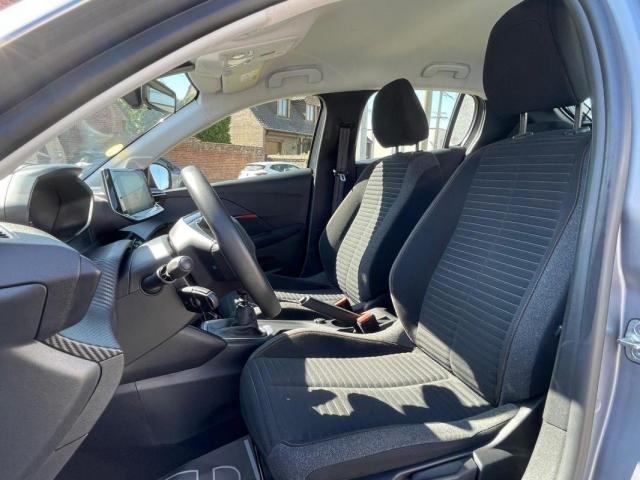 Peugeot 208 image 3