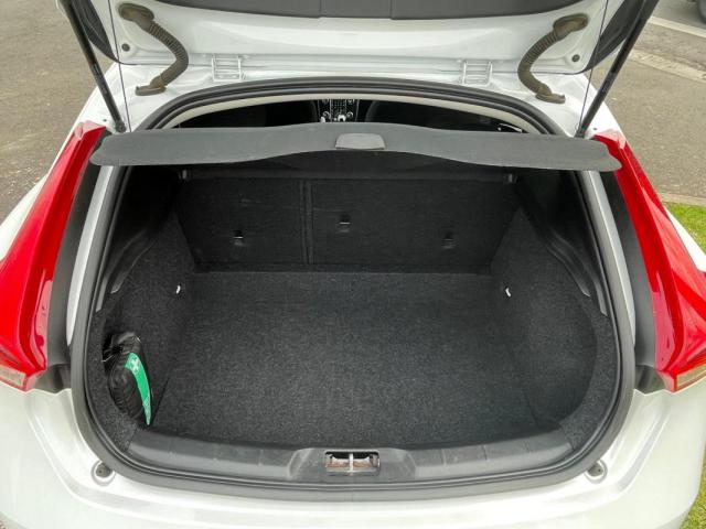 Volvo V40 image 2