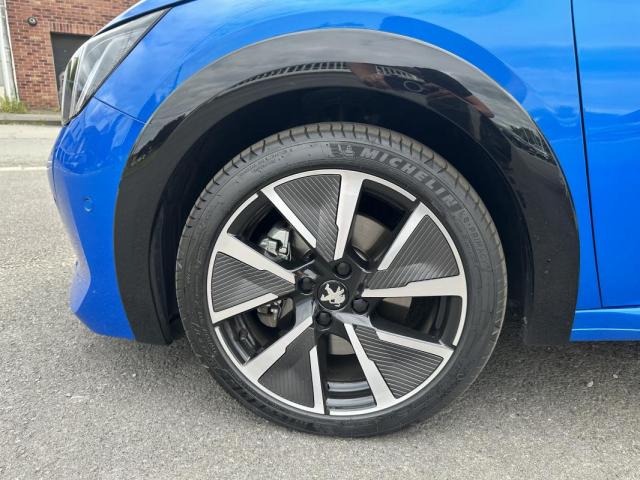 Peugeot 208 image 3