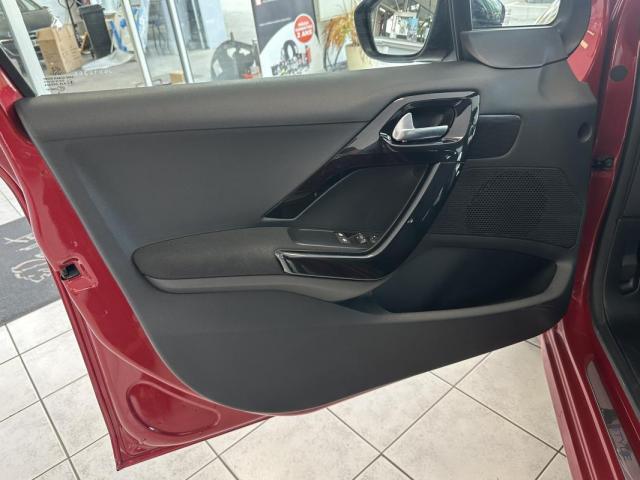 Peugeot 208 image 8