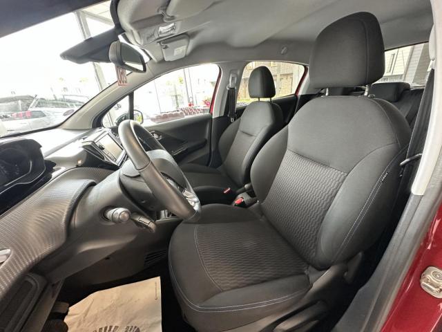 Peugeot 208 image 1