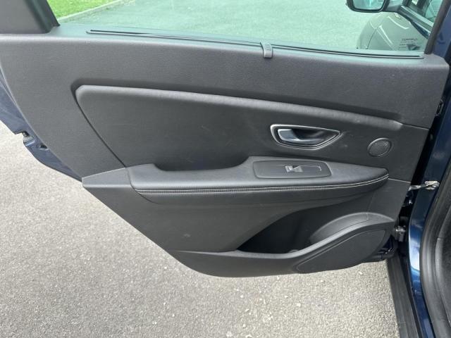 Renault Grand Scénic image 2