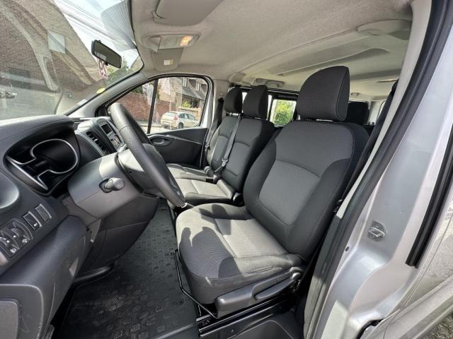 Renault Trafic image 2