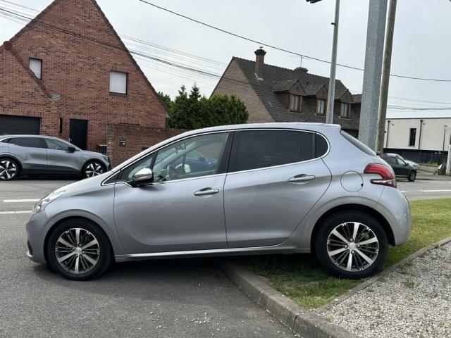Peugeot 208 image 9