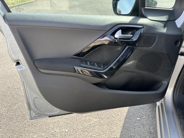 Peugeot 208 image 2