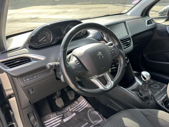 Peugeot 208 image 1