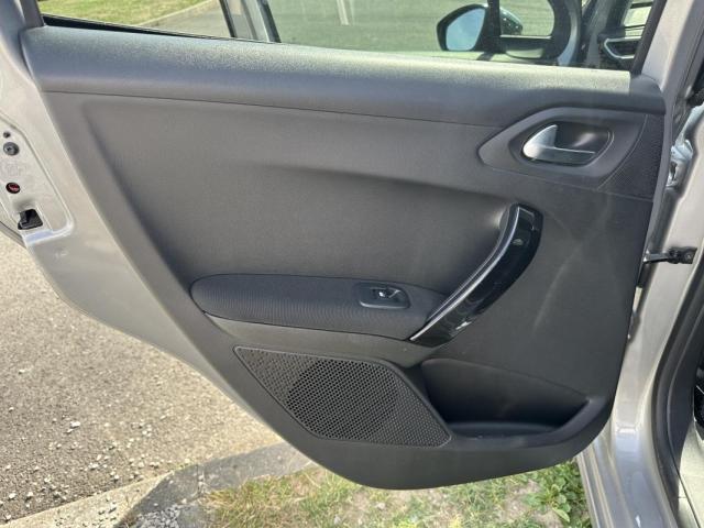 Peugeot 208 image 5