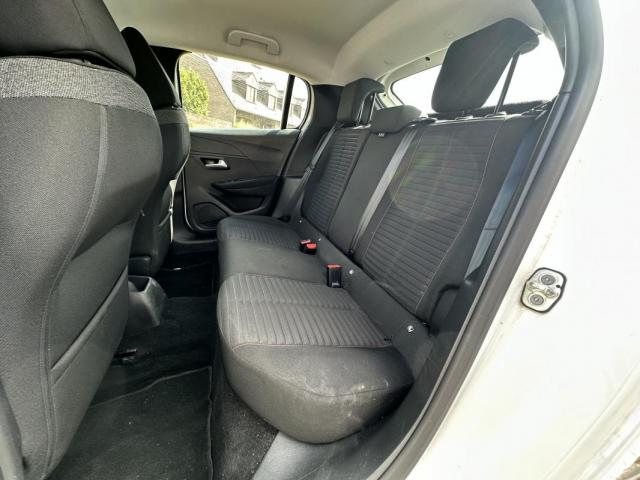 Peugeot 208 image 9