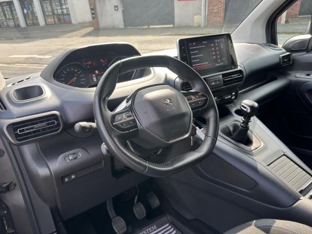 Peugeot Rifter image 9