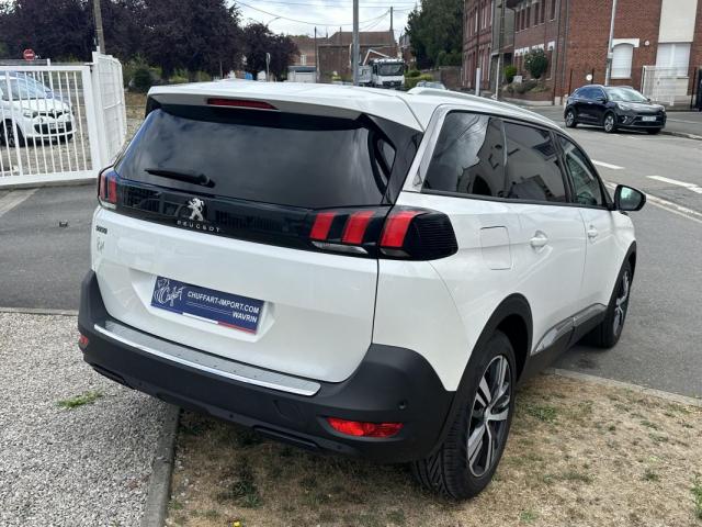 Peugeot 5008 image 1