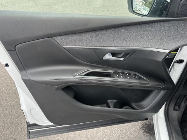 Peugeot 5008 image 7