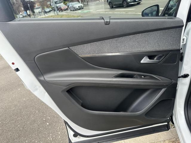 Peugeot 5008 image 3