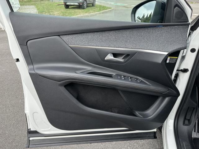 Peugeot 3008 image 1