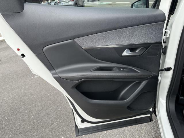 Peugeot 3008 image 3