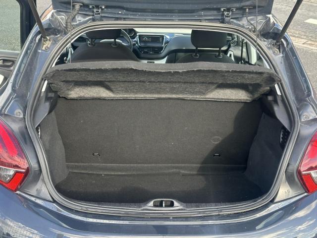 Peugeot 208 image 7