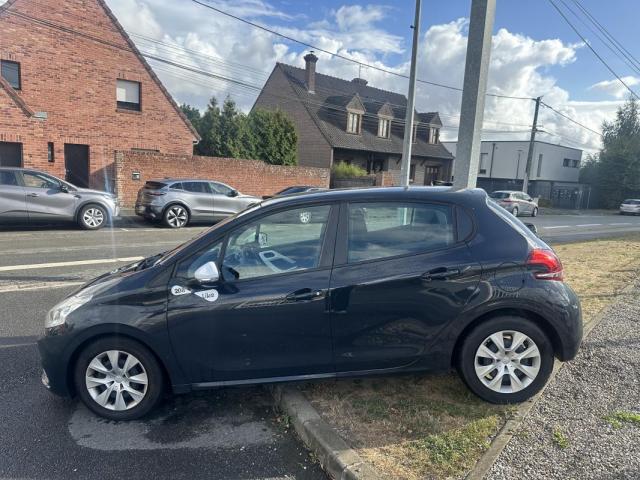 Peugeot 208 image 8
