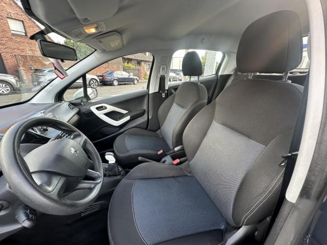 Peugeot 208 image 1
