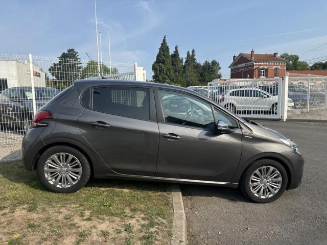 Peugeot 208 image 2