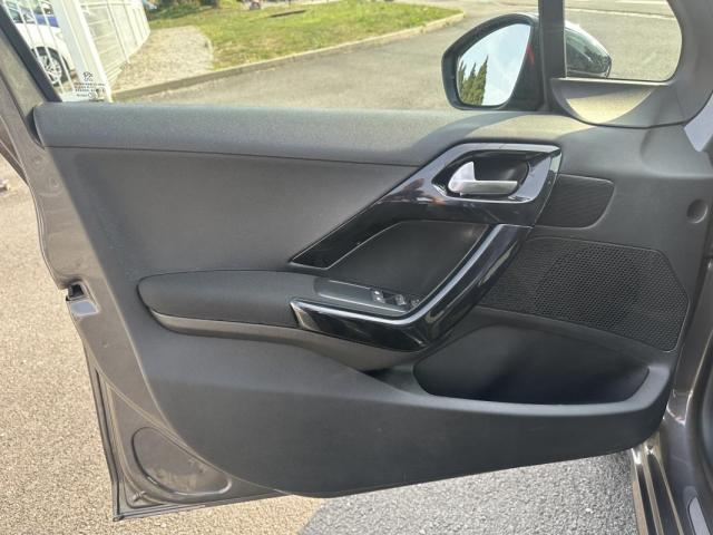 Peugeot 208 image 7